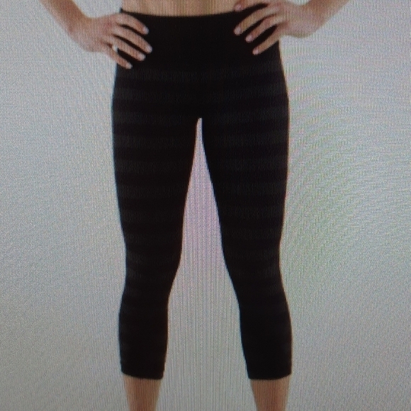 Lululemon Run Inspire Crop II black gray stripe 4 - Picture 7 of 14